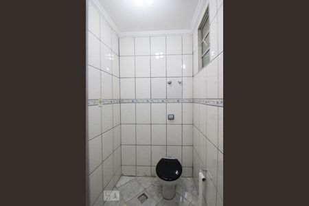 Banheiro de kitnet/studio para alugar com 1 quarto, 30m² em Santa Efigênia, São Paulo