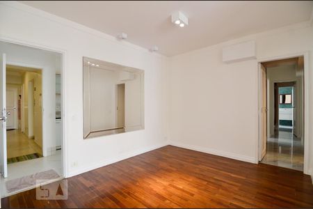 Sala de apartamento para alugar com 3 quartos, 114m² em Cambuí, Campinas