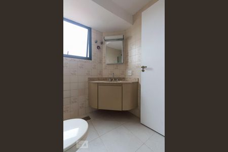 Banheiro Social de apartamento para alugar com 2 quartos, 94m² em Vila Alexandria, São Paulo