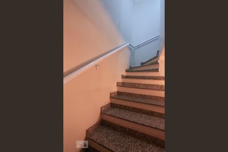 Escada para Quartos de casa para alugar com 3 quartos, 172m² em Vila Monumento, São Paulo