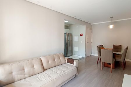 Sala de apartamento para alugar com 2 quartos, 69m² em Jardim Tupanci, Barueri