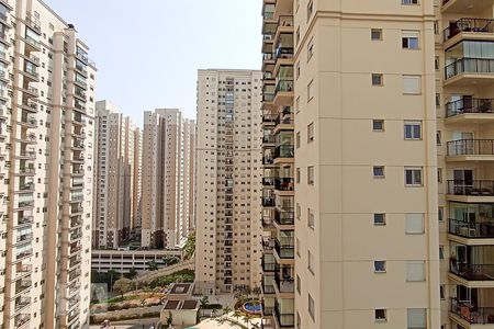 Vista da varanda da sala de apartamento para alugar com 2 quartos, 69m² em Jardim Tupanci, Barueri
