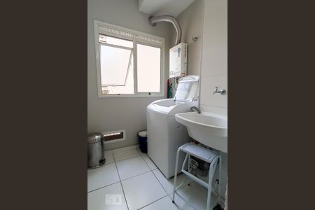 Área de serviço de apartamento para alugar com 2 quartos, 69m² em Jardim Tupanci, Barueri