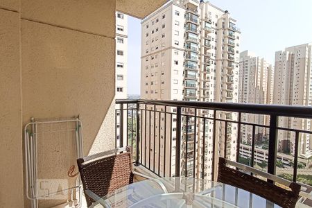 Varanda da sala de apartamento para alugar com 2 quartos, 69m² em Jardim Tupanci, Barueri