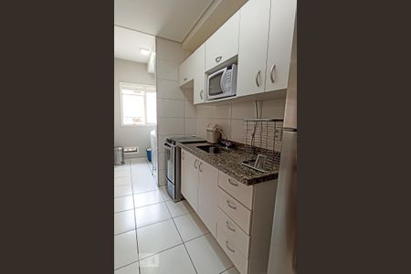 Cozinha de apartamento para alugar com 2 quartos, 69m² em Jardim Tupanci, Barueri