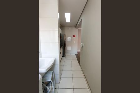 Cozinha e área de serviço de apartamento para alugar com 2 quartos, 69m² em Jardim Tupanci, Barueri