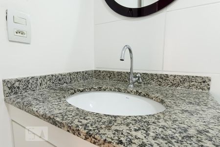 Apartamento para alugar com 69m², 2 quartos e 1 vagaDetalhe banheiro - Pia