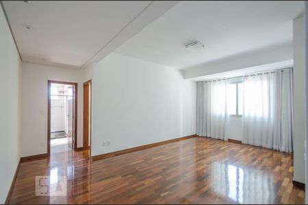 Sala de apartamento para alugar com 1 quarto, 60m² em Belvedere, Belo Horizonte