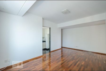 Sala de apartamento para alugar com 1 quarto, 60m² em Belvedere, Belo Horizonte