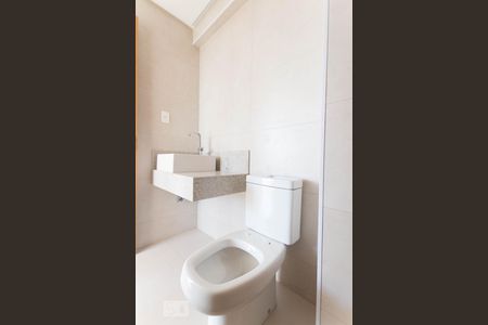 Banheiro de kitnet/studio para alugar com 1 quarto, 40m² em Setor Sul, Goiânia