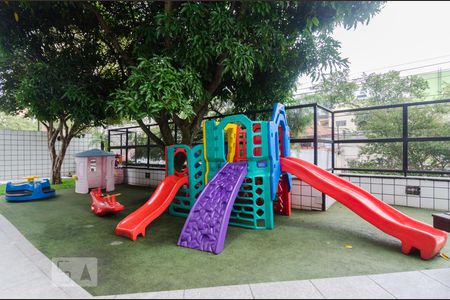 Apartamento à venda com 140m², 3 quartos e 2 vagas Apartamento à venda com 140m², 3 quartos e 2 vagasPlayground