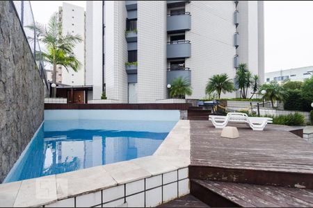 Apartamento à venda com 140m², 3 quartos e 2 vagas Apartamento à venda com 140m², 3 quartos e 2 vagasPiscina