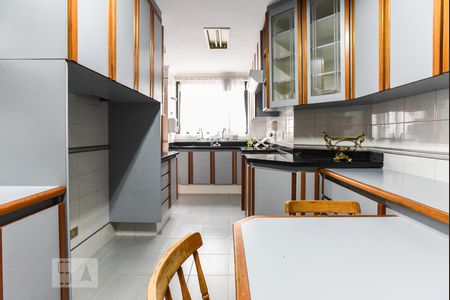 Apartamento à venda com 140m², 3 quartos e 2 vagas Apartamento à venda com 140m², 3 quartos e 2 vagasCozinha