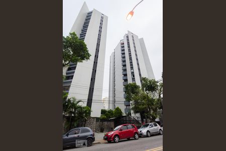 Apartamento à venda com 140m², 3 quartos e 2 vagas Apartamento à venda com 140m², 3 quartos e 2 vagasFachada