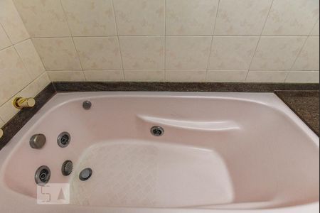 Apartamento à venda com 140m², 3 quartos e 2 vagas Apartamento à venda com 140m², 3 quartos e 2 vagasBanheiro da Suíte 1