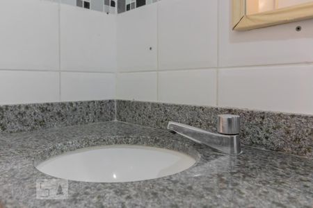 Banheiro de apartamento à venda com 2 quartos, 57m² em Jardim Patente Novo, São Paulo