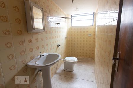 Banheiro de apartamento para alugar com 2 quartos, 57m² em Rebouças, Curitiba