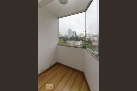 Apartamento para alugar com 70m², 2 quartos e 1 vagavaranda