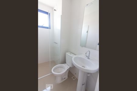 Banheiro de apartamento para alugar com 2 quartos, 45m² em Santa Quitéria, Curitiba