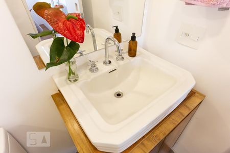 Banheiro Pia de apartamento para alugar com 1 quarto, 31m² em Água Branca, São Paulo