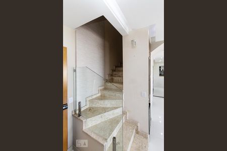 Apartamento à venda com 126m², 2 quartos e 2 vagasEscada