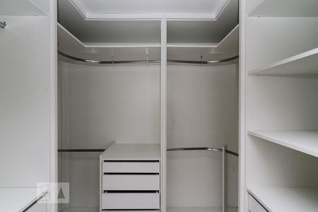 Apartamento à venda com 126m², 2 quartos e 2 vagasCloset da Suite