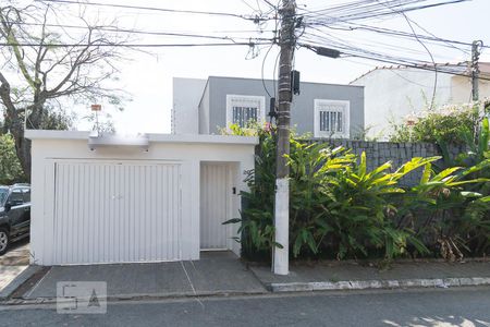 Casa à venda com 280m², 3 quartos e 4 vagas Casa à venda com 280m², 3 quartos e 4 vagasFachada