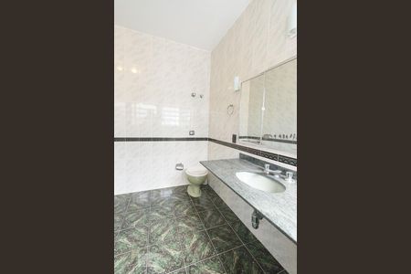 Casa à venda com 280m², 3 quartos e 4 vagas Casa à venda com 280m², 3 quartos e 4 vagasBanheiro Suíte