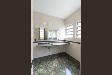 Casa à venda com 280m², 3 quartos e 4 vagas Casa à venda com 280m², 3 quartos e 4 vagasBanheiro Suíte