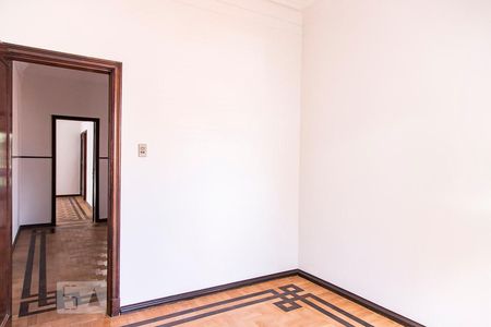 Casa à venda com 350m², 7 quartos e 8 vagas Casa à venda com 350m², 7 quartos e 8 vagasQuarto 5