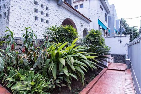 Casa à venda com 350m², 7 quartos e 8 vagas Casa à venda com 350m², 7 quartos e 8 vagasEntrada