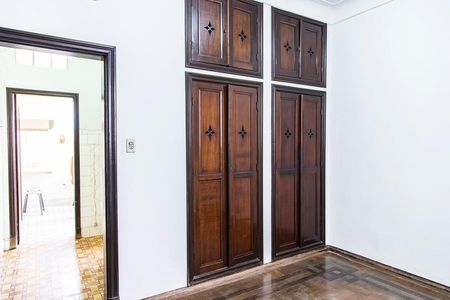 Casa à venda com 350m², 7 quartos e 8 vagas Casa à venda com 350m², 7 quartos e 8 vagasQuarto 1