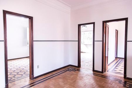 Casa à venda com 350m², 7 quartos e 8 vagas Casa à venda com 350m², 7 quartos e 8 vagasSala 2