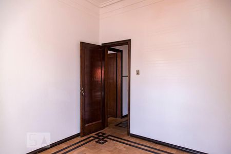 Casa à venda com 350m², 7 quartos e 8 vagas Casa à venda com 350m², 7 quartos e 8 vagasQuarto 5