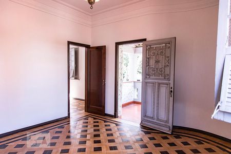 Casa à venda com 350m², 7 quartos e 8 vagas Casa à venda com 350m², 7 quartos e 8 vagasQuarto 2