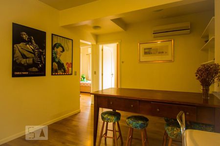 Sala de apartamento para alugar com 3 quartos, 80m² em Chácara das Pedras, Porto Alegre
