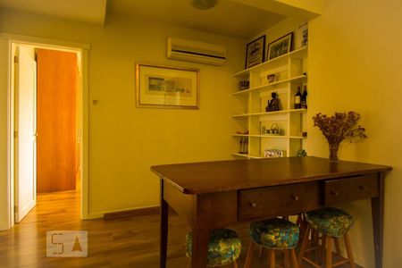 Sala de apartamento para alugar com 3 quartos, 80m² em Chácara das Pedras, Porto Alegre