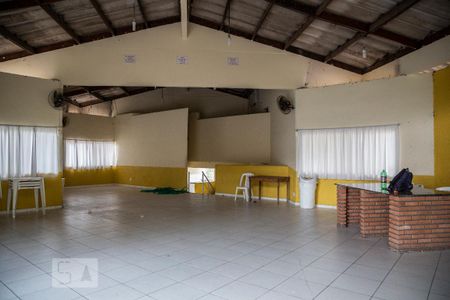 Apartamento para alugar com 44m², 2 quartos e 1 vaga Apartamento para alugar com 44m², 2 quartos e 1 vagaÁrea comum - Salão de festas