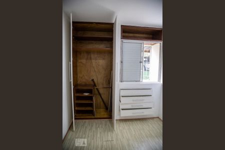 Apartamento para alugar com 44m², 2 quartos e 1 vaga Apartamento para alugar com 44m², 2 quartos e 1 vagaArmários Quarto 2