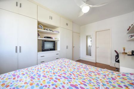 Apartamento à venda com 189m², 3 quartos e 3 vagas Apartamento à venda com 189m², 3 quartos e 3 vagasQuarto 2 - Suíte