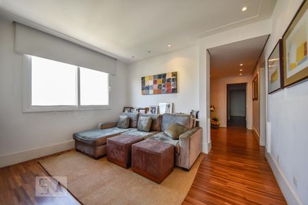 Sala de TV de apartamento para alugar com 3 quartos, 189m² em Real Parque, São Paulo