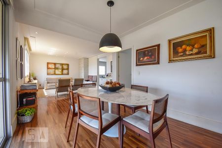 Apartamento à venda com 189m², 3 quartos e 3 vagas Apartamento à venda com 189m², 3 quartos e 3 vagasSala de Jantar