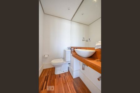 Apartamento à venda com 189m², 3 quartos e 3 vagas Apartamento à venda com 189m², 3 quartos e 3 vagasLavabo