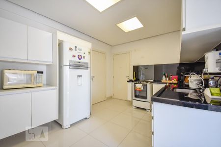 Cozinha de apartamento à venda com 3 quartos, 189m² em Real Parque, São Paulo