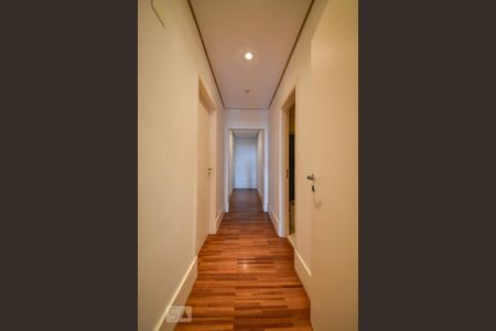 Apartamento à venda com 189m², 3 quartos e 3 vagas Apartamento à venda com 189m², 3 quartos e 3 vagasCorredor