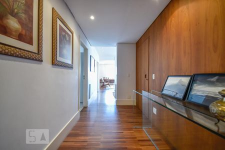 Hall de Entrada de apartamento à venda com 3 quartos, 189m² em Real Parque, São Paulo