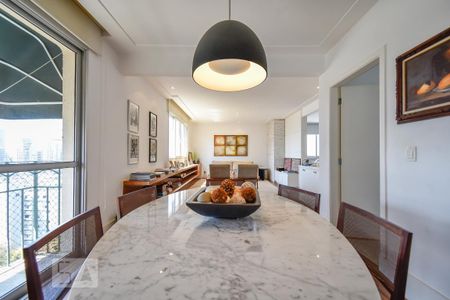Apartamento à venda com 189m², 3 quartos e 3 vagas Apartamento à venda com 189m², 3 quartos e 3 vagasSala de Jantar