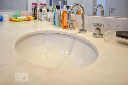 Apartamento à venda com 189m², 3 quartos e 3 vagas Apartamento à venda com 189m², 3 quartos e 3 vagasBanheiro do Quarto 2