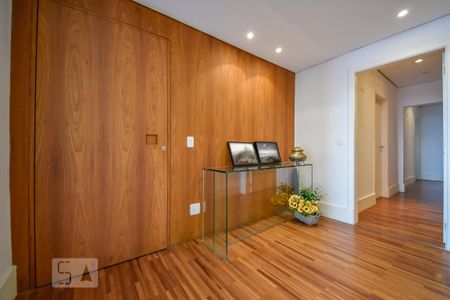 Hall de Entrada de apartamento à venda com 3 quartos, 189m² em Real Parque, São Paulo