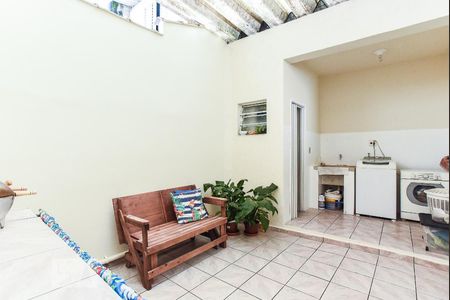 Casa à venda com 97m², 2 quartos e 1 vagaQuintal